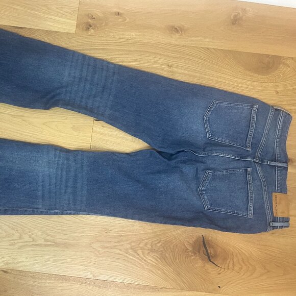 Aritzia Denim Forum The Marianne Flare (Lighter than in first photo) - Like New - Picture 4 of 4